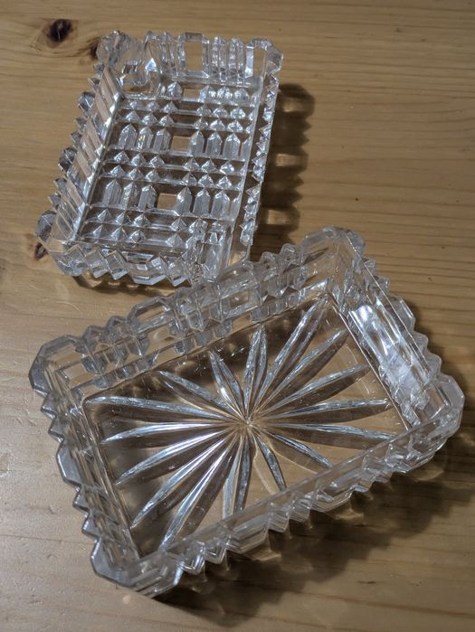 Kryształowa papierośnica + popielniczka, szkatułka PRL