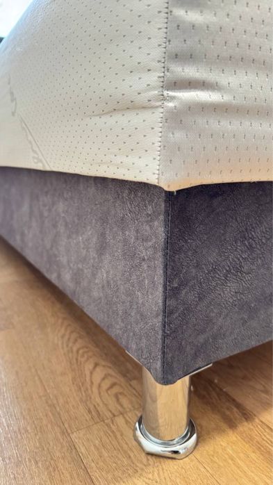 Ліжко двуспальне.