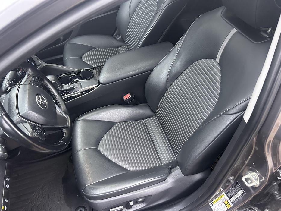 Toyota Camry 70 SE 2019