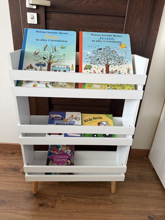 Biblioteczka / regał na książki do pokoju dzieciecego