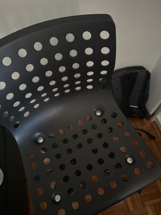 Cadeira preta ikea