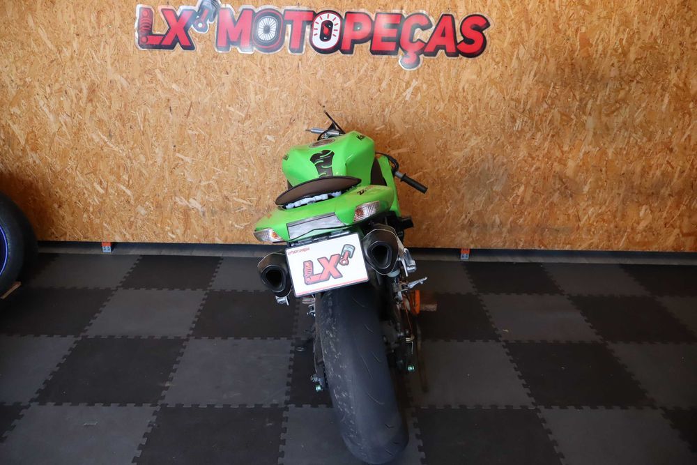 Kawasaki ZX10 ano 2006 para peças.