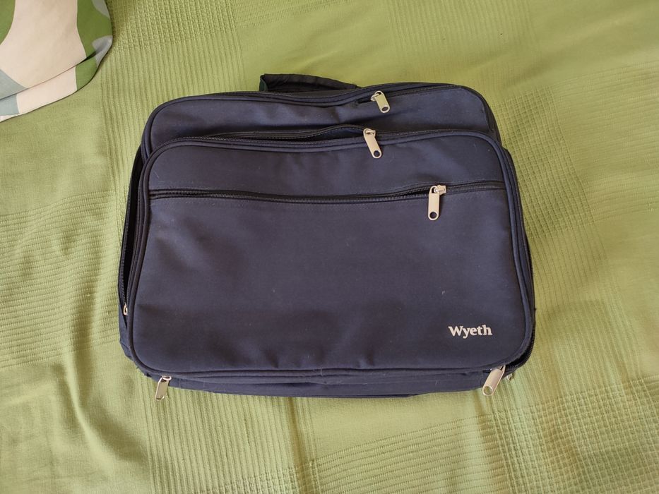 ASUS Computer + Carrying Case425231467309312005