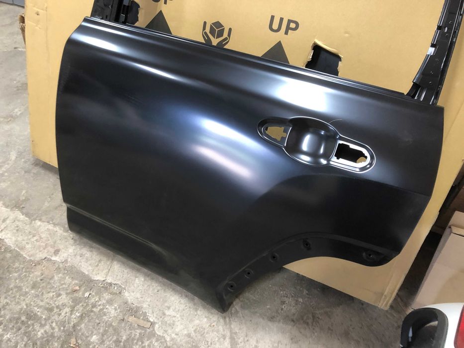 Двері задні ліві Toyota Land Cruiser 300 LC300