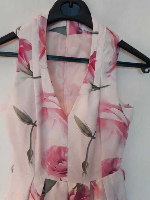 Rozkloszowana sukienka. Mohito linia celebration. Rozmiar 34 XS