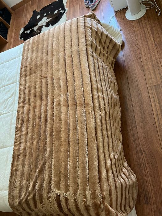 Manta tapa-pés decorativa