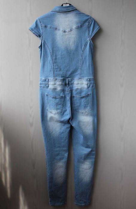 Джинсовый комбинезон с коротким рукавом