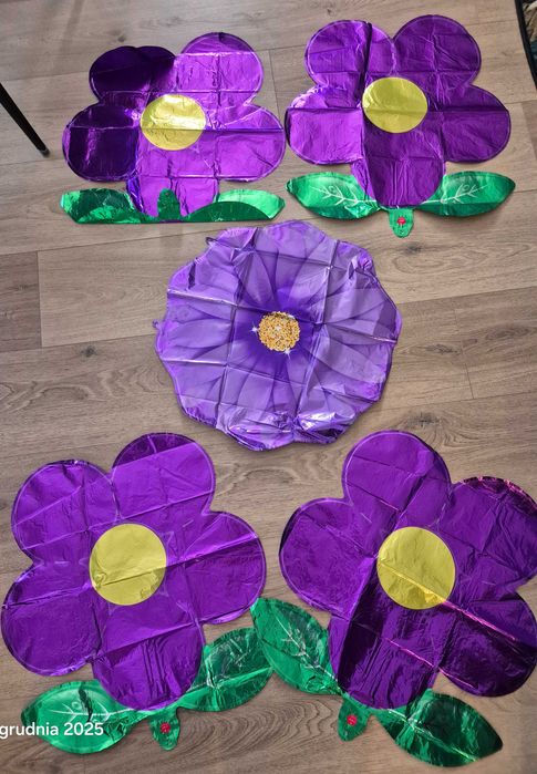 5 sztuk balonów kwiatki. Szerokość ok 50cm.