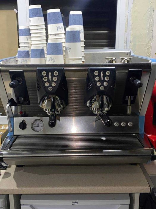 Продам профессиональную кофемашину SanMarco 100E Sprint