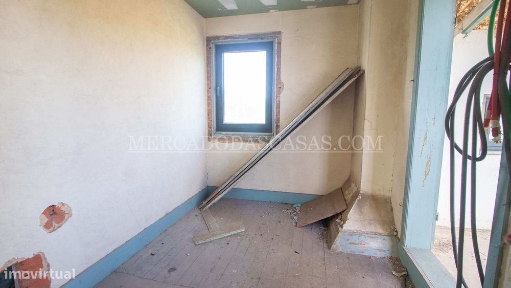 Moradia com elevado potencial no centro de Avanca