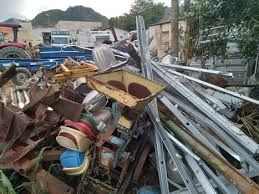 Faço recolha de sucatas e entulho ao domicílio