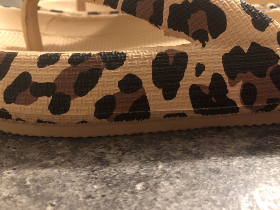 Chinelos de enfiar no dedo, leopardo com altura