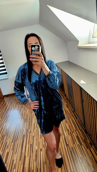 Sukienka welurowa Zara