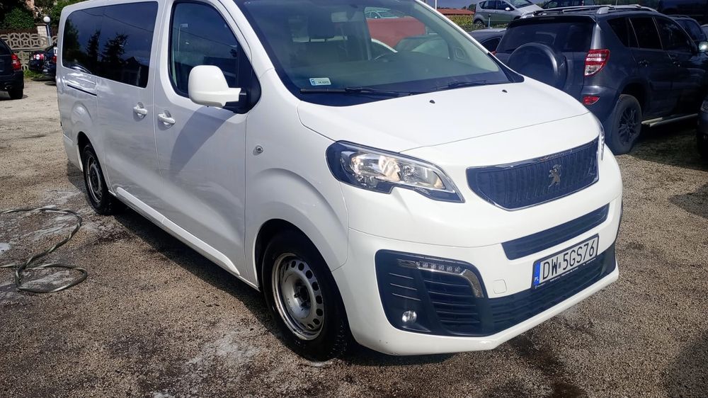 Wynajem busa 9 osobowy autolaweta