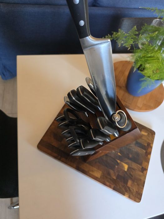 Conjunto de Faças Com cepo de madeira