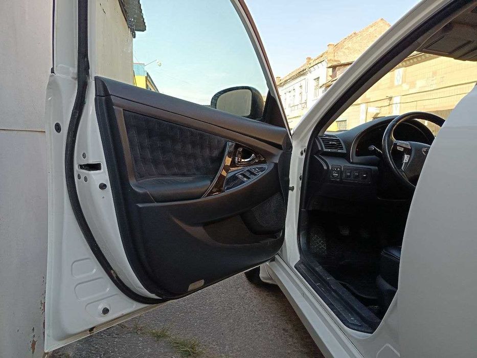 Продаю свій автомобіль Toyota camry