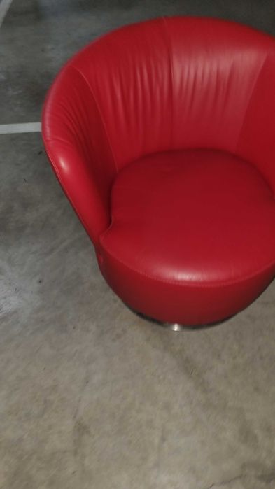 Cadeirão rotativo pele real divani e divani