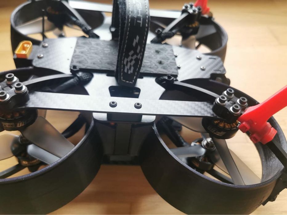 Dron fpv cinelifter x8 cinewhoop blackmagic