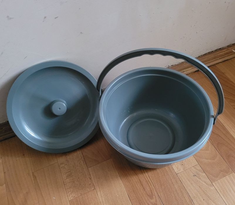 Складаний стілець-туалет VH606 з регулюванням висоти, на колесах.