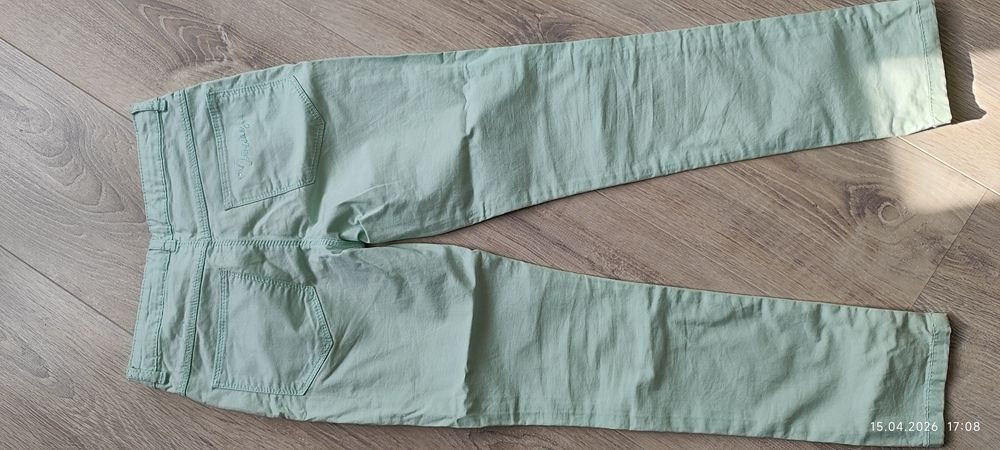 Джинси дівочі колір м'ята 10років
