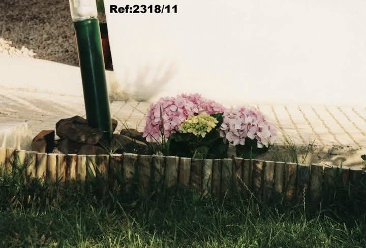 Bordadura em madeira para jardim