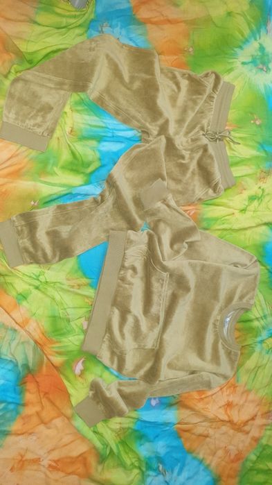 Nowy dres welurowy dla dziecka uniwersalny 134 cm