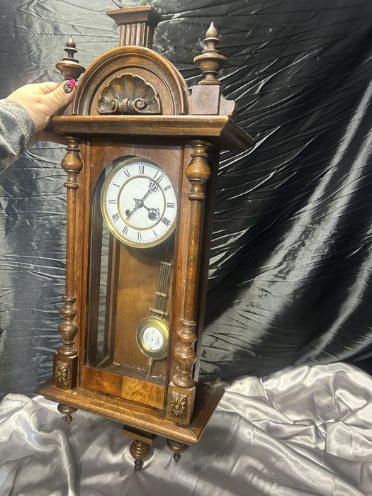 Zegar wiszący ścienny – rzeźbiona drewniana oprawa – styl klasyczny