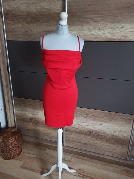Czerwona sukienka mini r. 42