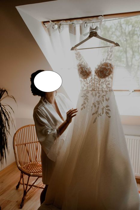 Piękna suknia ślubna ivory