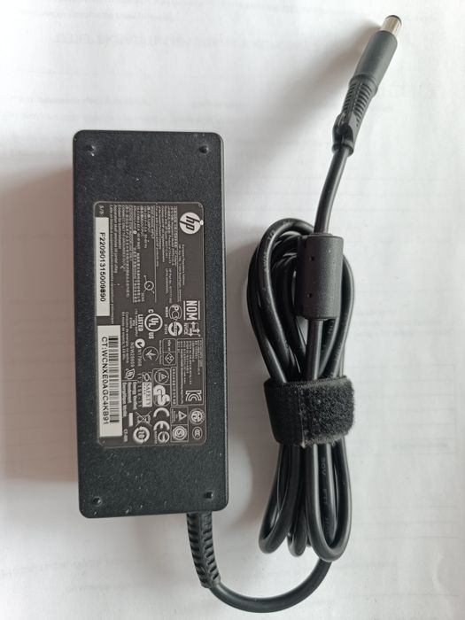 Продам оригинальный блок питания от ноутбука HP.