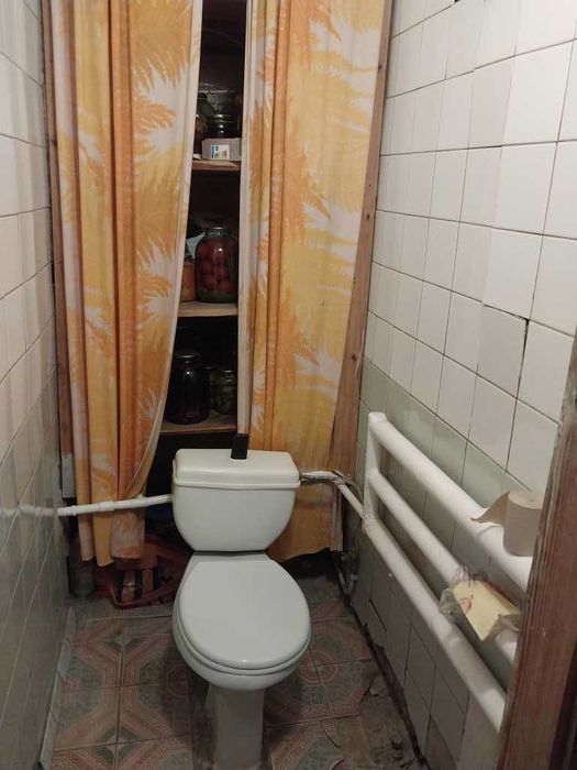 Окремий будинок у районі м'ясокомбінату. Цікава пропозиція під бізнес.