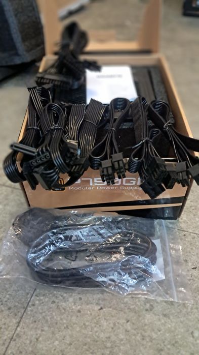 Zasilacz Gigabyte 750w