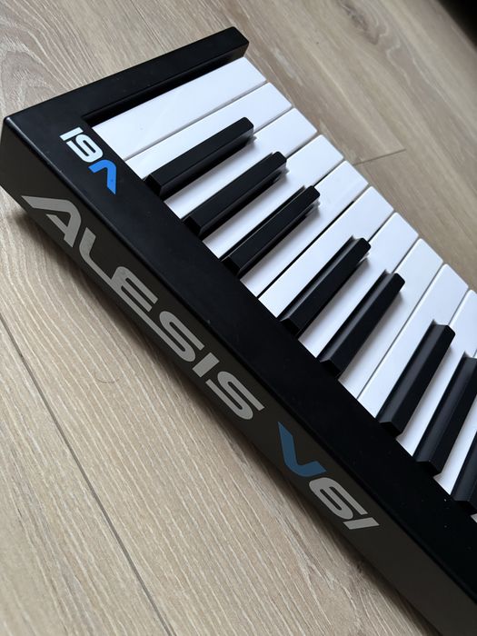 Alesis v61 klawiatury sterujące MIDI