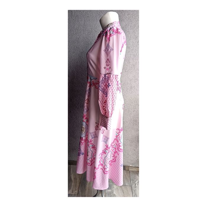 L biust 51,5x2 Różowa sukienka koszulowa maxi w orientalny paisley