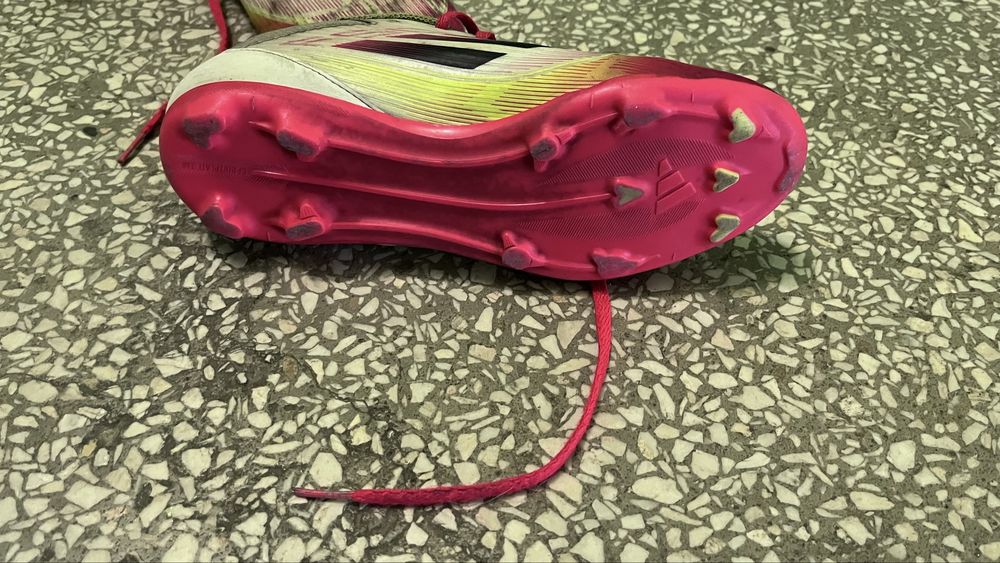 Sprzedam buty pilkarskie