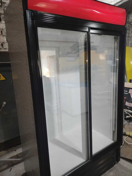 Продам витрину холодильную