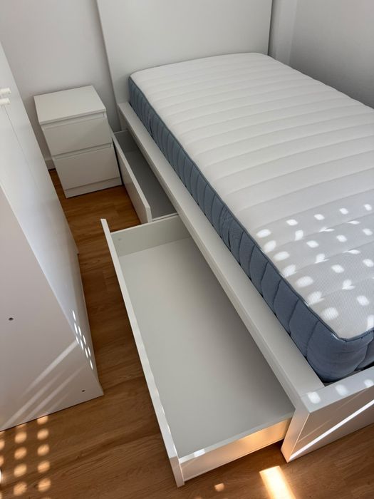 Mobilia quarto de solteiro branca