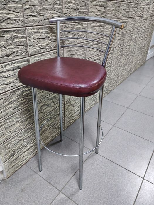 Барний стілець в чудовому стані