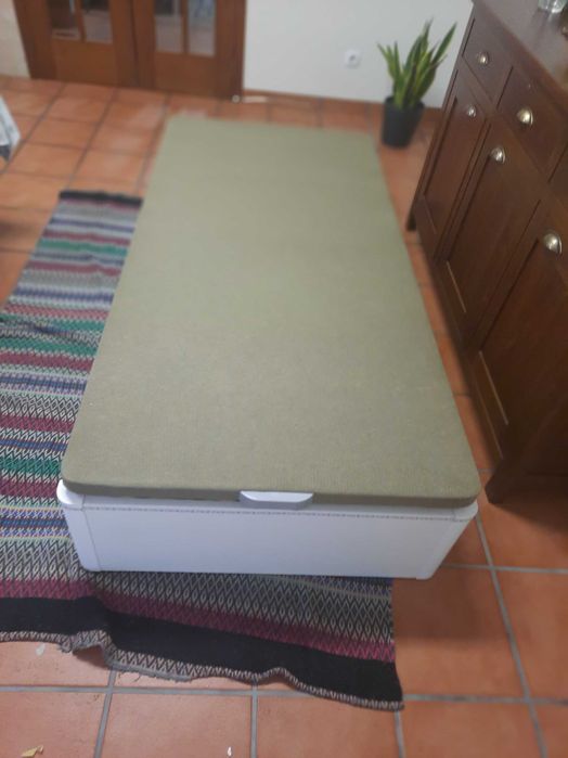 Cama de solteiro com arrumação e colchão