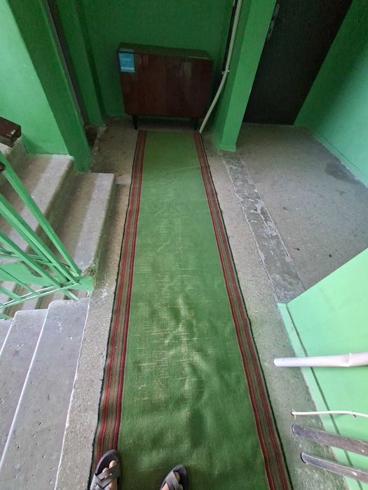 Ковер дорожка.длмна 3м 50 см ширина 80 см.