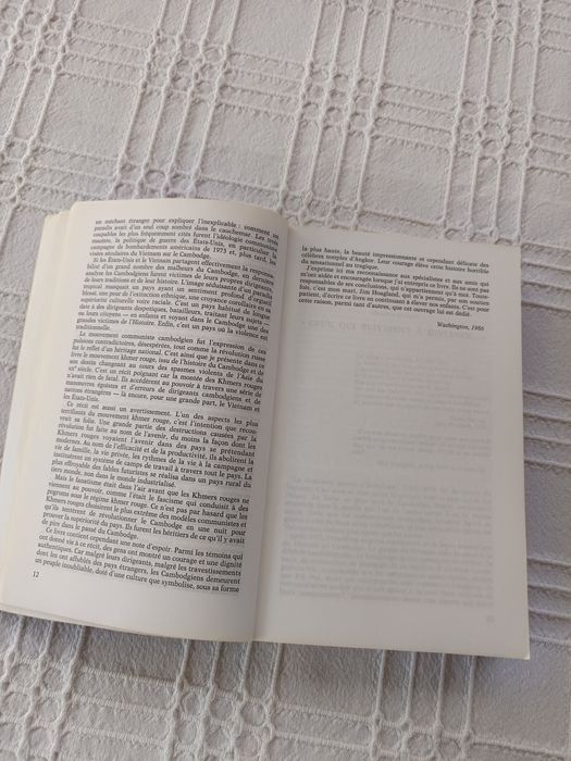 Livro"lês larmes du Cambodje.Elizabeth Becker 1988.