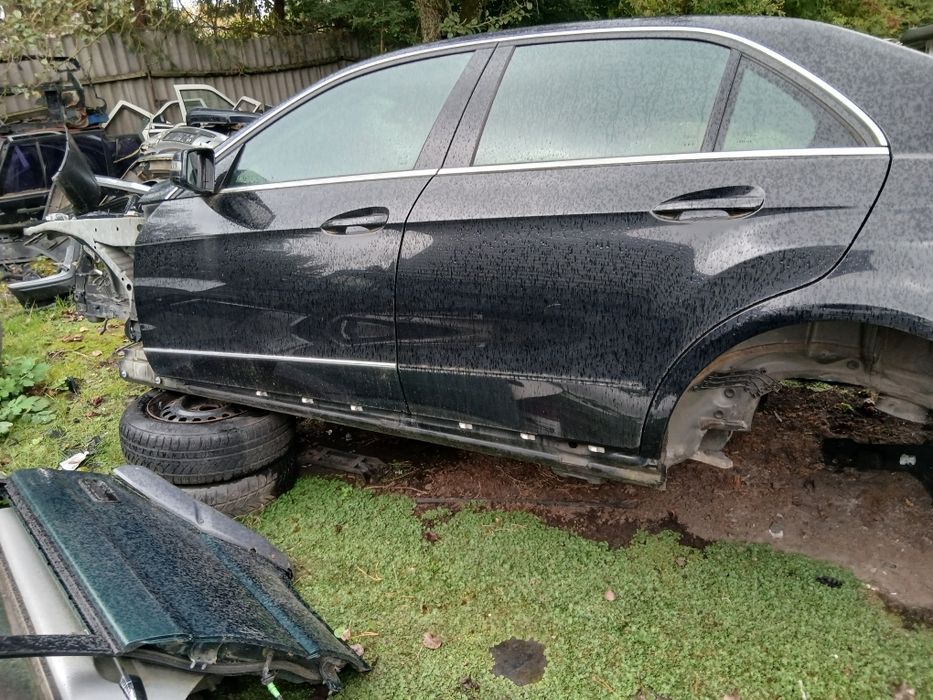 Двері ліві  mercedes w 212 колір 040 седан