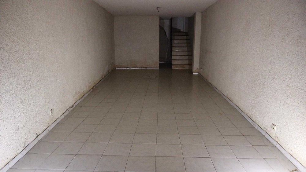 Loja comercial com 2 pisos - Centro histórico de Bragança