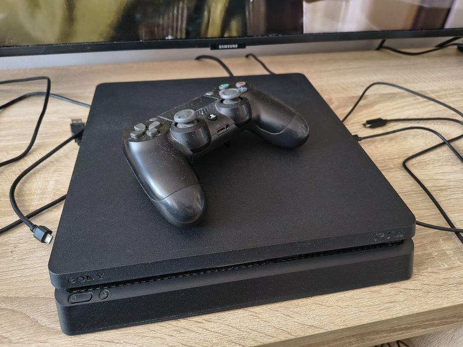 PlayStation 4 slim konsola