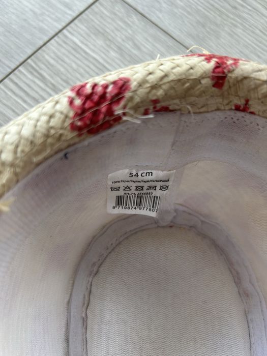 Letni chłopiecy kapelusz słomiany