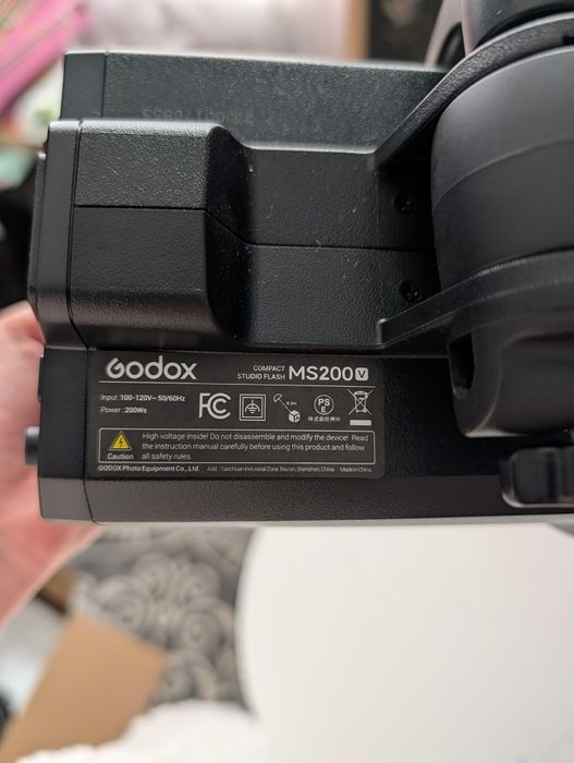 Спалах GODOX MS200V.