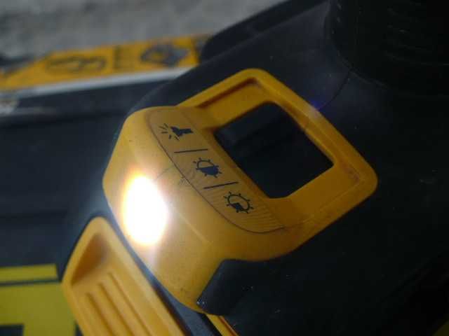 Wiertarko-Wkrętarka Wiertarka Dewalt DCD796 18V Udar Bezszczotkowa Led