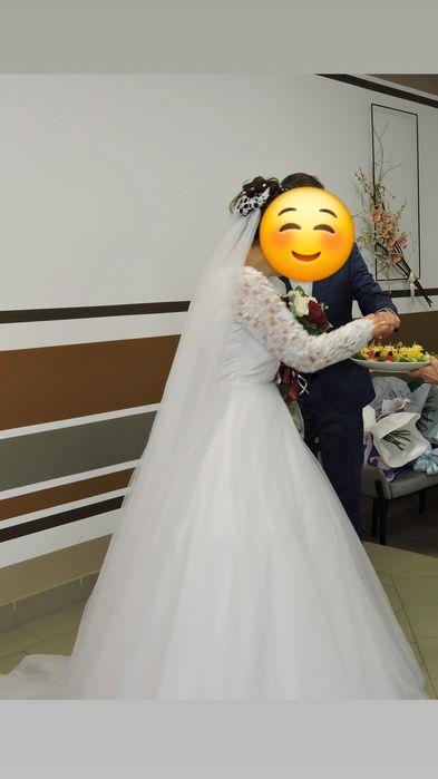 Продам весільну сукню шиту на замовлення