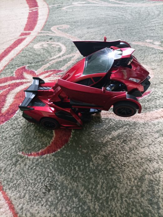 Машинка,робот.На акамуляторі