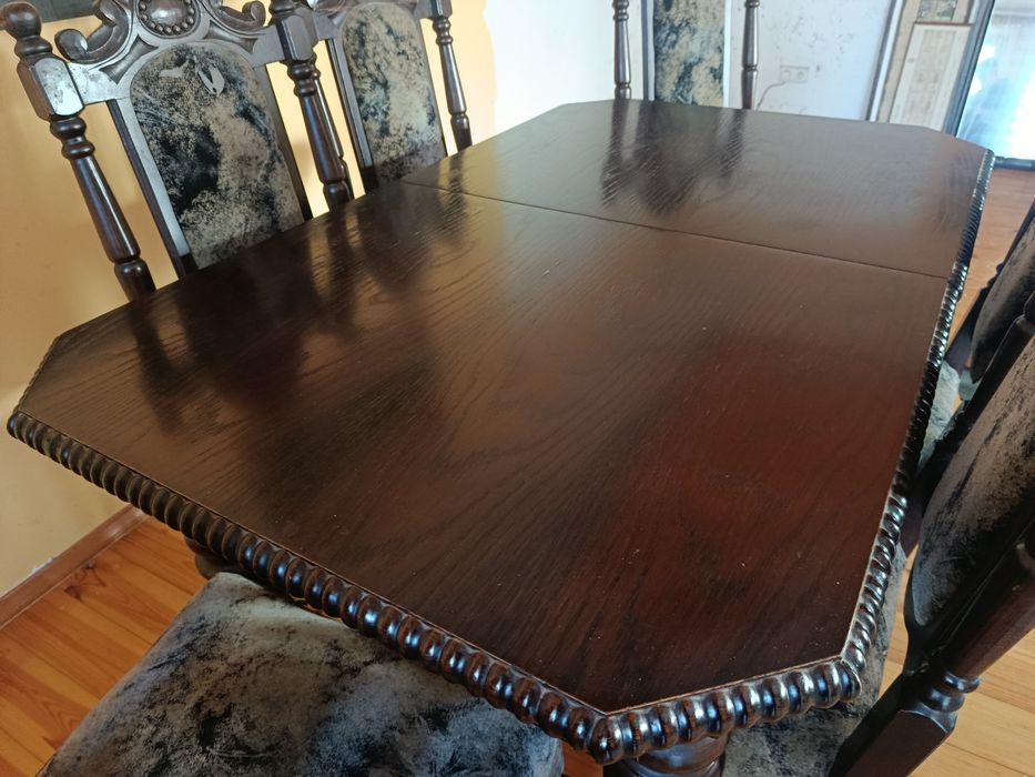 Stół rozkładany plus sześć krzeseł